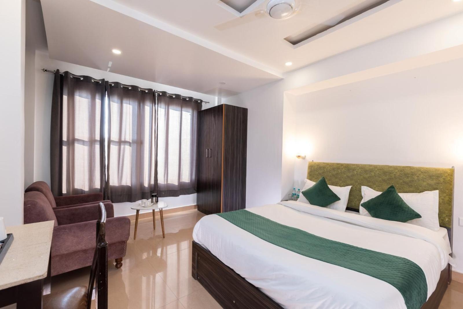 Hotel Park Royale Inn Мусори Стая снимка