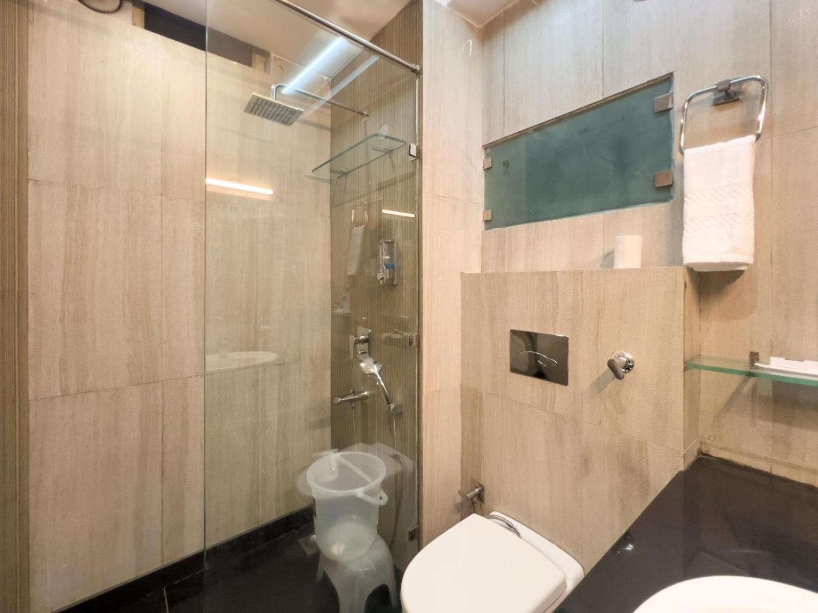 Hotel Park Royale Inn Мусори Стая снимка
