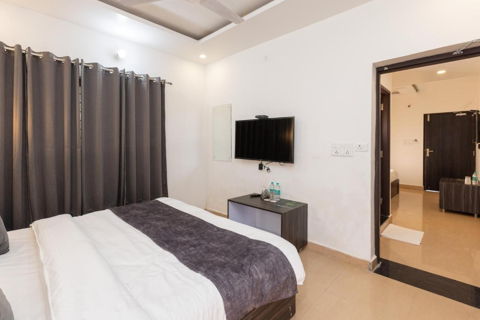 Hotel Park Royale Inn Мусори Стая снимка