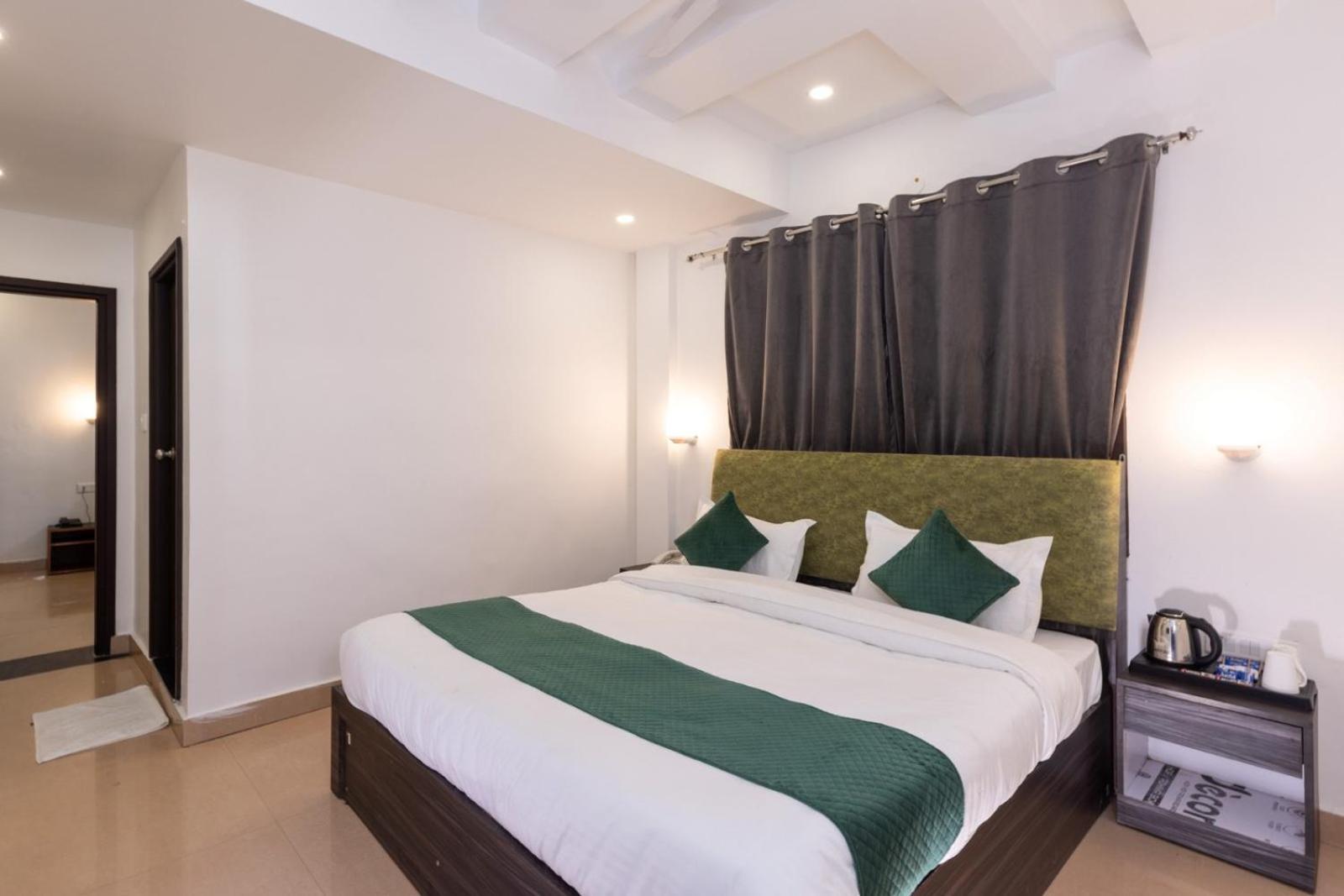 Hotel Park Royale Inn Мусори Екстериор снимка