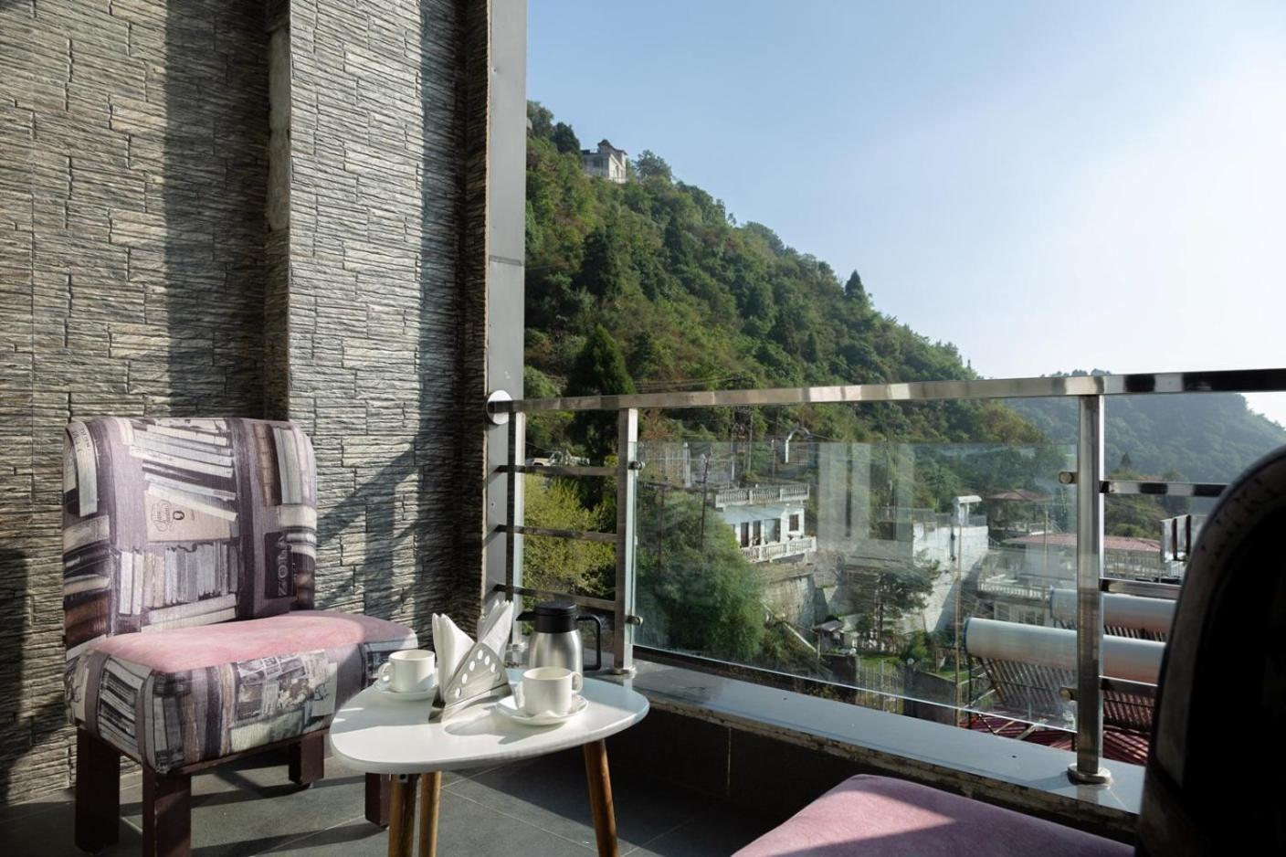 Hotel Park Royale Inn Мусори Стая снимка
