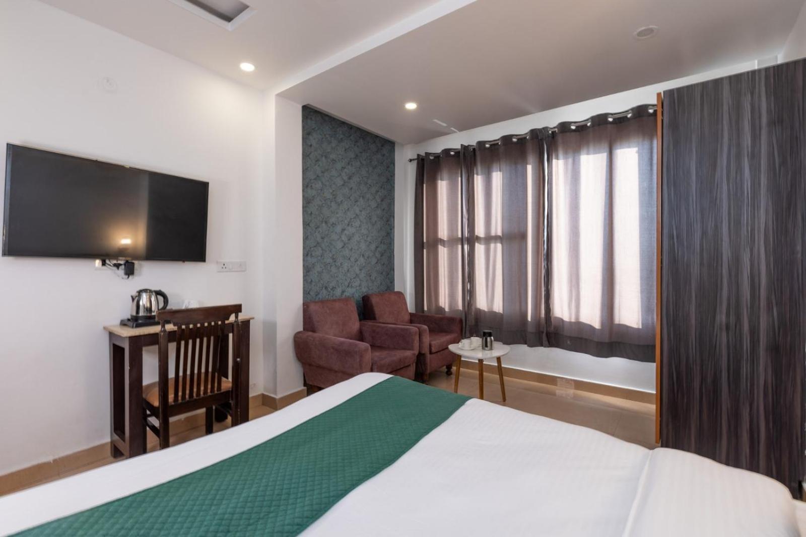 Hotel Park Royale Inn Мусори Стая снимка